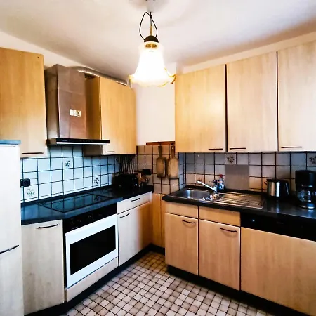 Komfortable 90 Qm Berta Mit 3 Schlafzimmern Kueche Balkon Wohnzimmer Mit Grossem Led Tv Internetwifi Flatrate Und Kostenlosen Parkplatz Inklusive In Madfeld Mit Rechnung