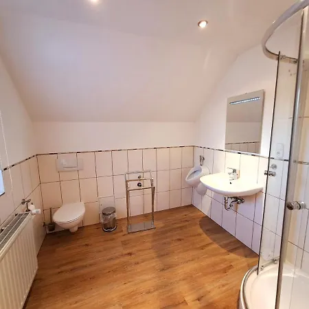 Komfortable 90 Qm Berta Mit 3 Schlafzimmern Kueche Balkon Wohnzimmer Mit Grossem Led Tv Internetwifi Flatrate Und Kostenlosen Parkplatz Inklusive In Madfeld Mit Rechnung *