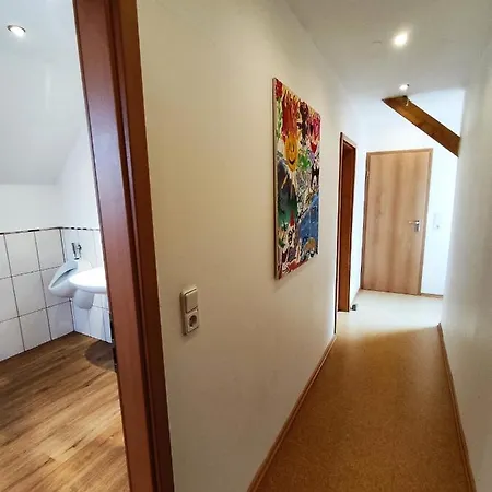 Komfortable 90 Qm Berta Mit 3 Schlafzimmern Kueche Balkon Wohnzimmer Mit Grossem Led Tv Internetwifi Flatrate Und Kostenlosen Parkplatz Inklusive In Madfeld Mit Rechnung