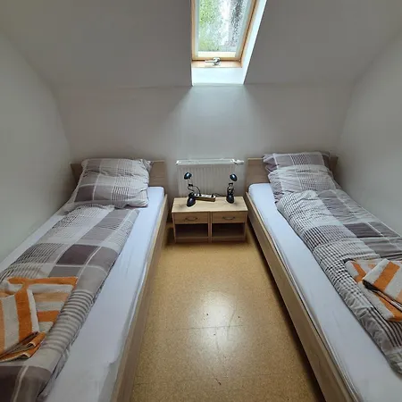 Апартаменты Komfortable 90 Qm Berta Mit 3 Schlafzimmern Kueche Balkon Wohnzimmer Mit Grossem Led Tv Internetwifi Flatrate Und Kostenlosen Parkplatz Inklusive In Madfeld Mit Rechnung Брилон