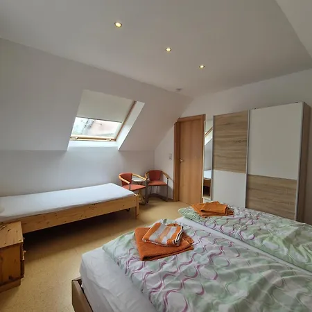 Komfortable 90 Qm Berta Mit 3 Schlafzimmern Kueche Balkon Wohnzimmer Mit Grossem Led Tv Internetwifi Flatrate Und Kostenlosen Parkplatz Inklusive In Madfeld Mit Rechnung