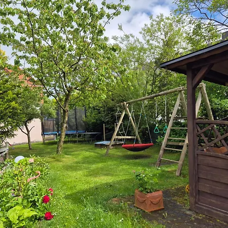 Komfortable 90 Qm Berta Mit 3 Schlafzimmern Kueche Balkon Wohnzimmer Mit Grossem Led Tv Internetwifi Flatrate Und Kostenlosen Parkplatz Inklusive In Madfeld Mit Rechnung Апартаменты Брилон