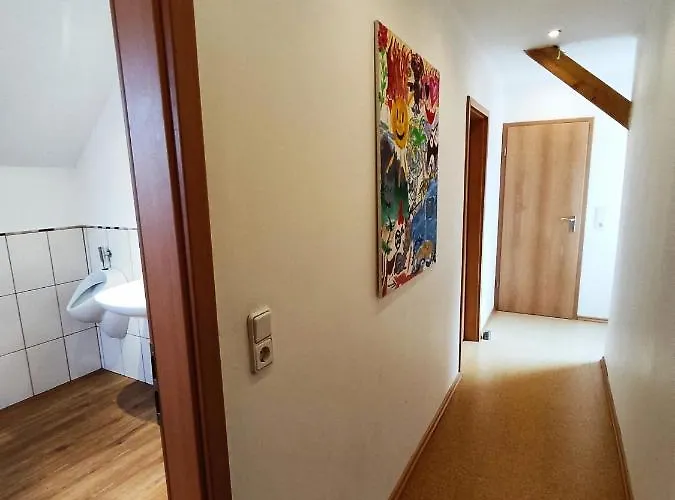 Komfortable 90 Qm Berta Mit 3 Schlafzimmern Kueche Balkon Wohnzimmer Mit Grossem Led Tv Internetwifi Flatrate Und Kostenlosen Parkplatz Inklusive In Madfeld Mit Rechnung