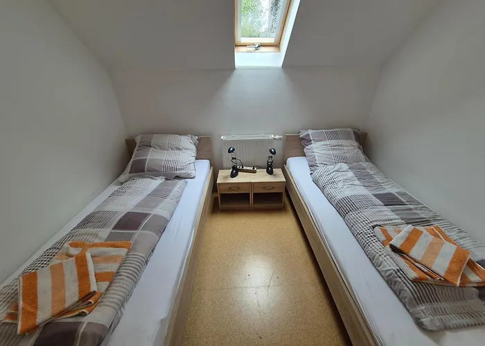 Daire Komfortable 90 Qm Berta Mit 3 Schlafzimmern Kueche Balkon Wohnzimmer Mit Grossem Led Tv Internetwifi Flatrate Und Kostenlosen Parkplatz Inklusive In Madfeld Mit Rechnung Brilon
