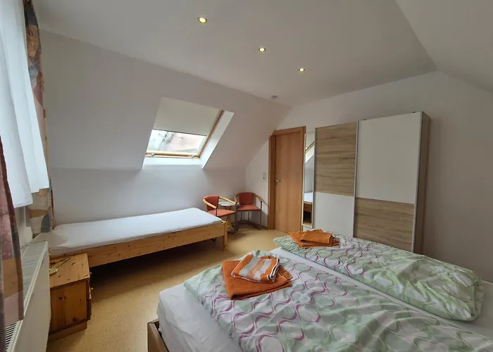 Komfortable 90 Qm Berta Mit 3 Schlafzimmern Kueche Balkon Wohnzimmer Mit Grossem Led Tv Internetwifi Flatrate Und Kostenlosen Parkplatz Inklusive In Madfeld Mit Rechnung