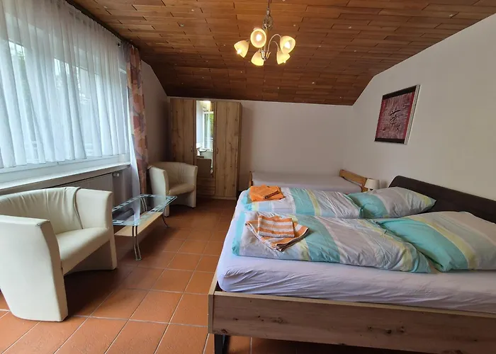 Komfortable 90 Qm Berta Mit 3 Schlafzimmern Kueche Balkon Wohnzimmer Mit Grossem Led Tv Internetwifi Flatrate Und Kostenlosen Parkplatz Inklusive In Madfeld Mit Rechnung Appartement