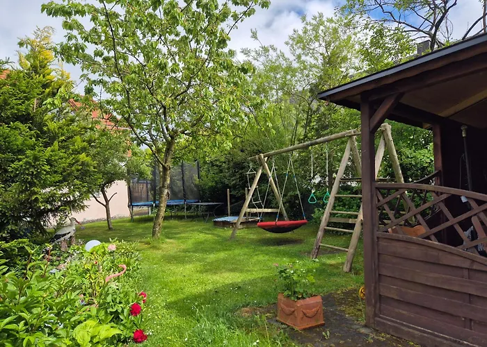 Komfortable 90 Qm Berta Mit 3 Schlafzimmern Kueche Balkon Wohnzimmer Mit Grossem Led Tv Internetwifi Flatrate Und Kostenlosen Parkplatz Inklusive In Madfeld Mit Rechnung Daire Brilon